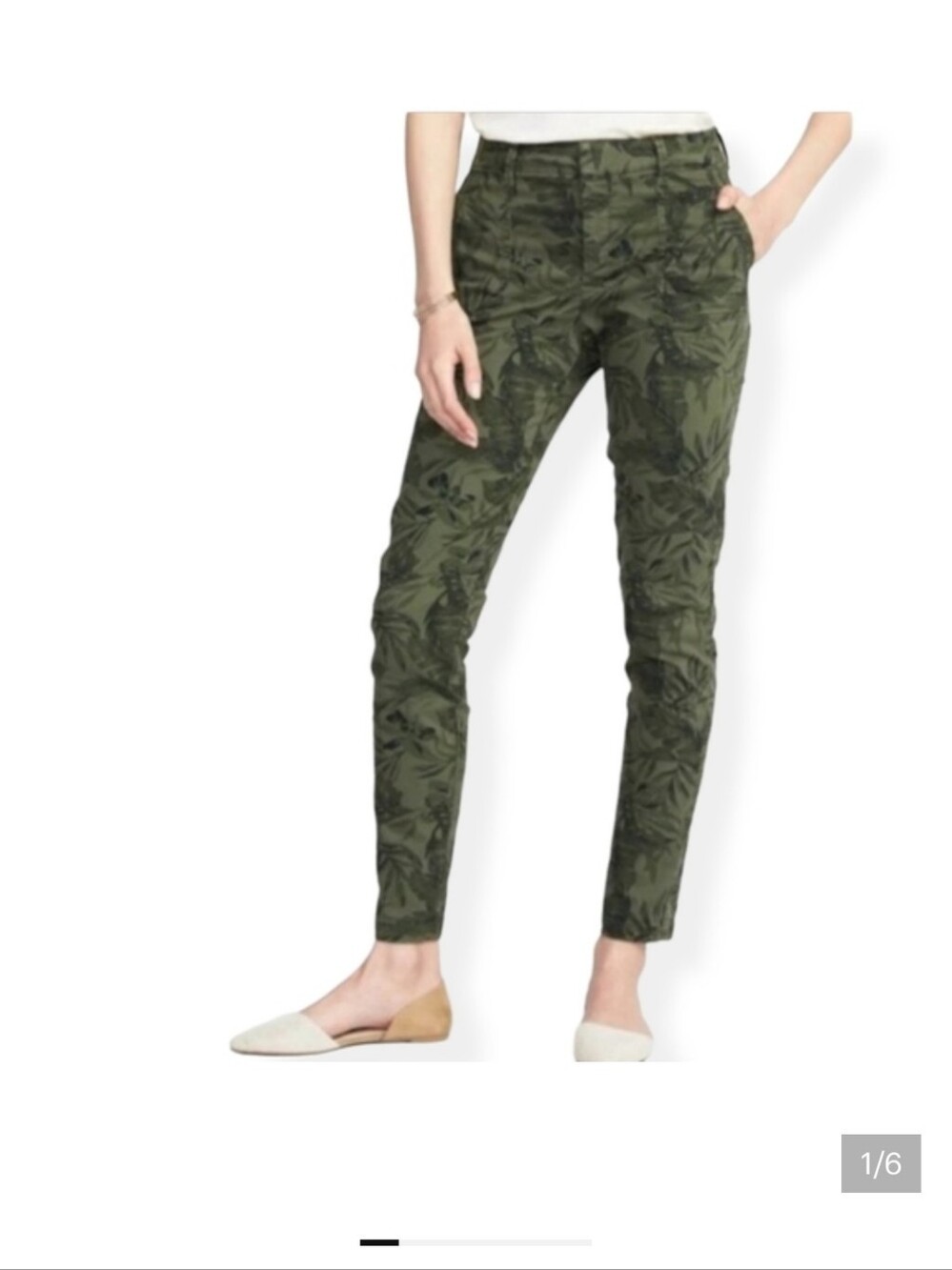 Old Navy Leaf Print Pixie Chinp Crop Pants